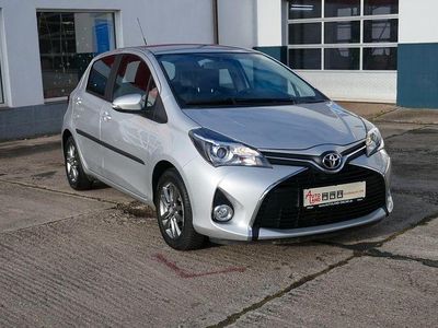 Silber Gebraucht 2015 Toyota Yaris Comfort Kleinwagen | 12.990 € (Teuer)