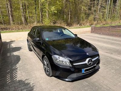 Usata Mercedes A180 109 CV (80 kW) 2015 Nero Berlina