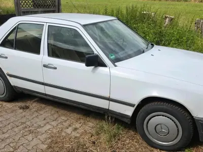 Gebraucht Mercedes 200 109 PS (80 kW) 1986 Weiß Limousine
