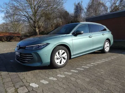 Gebraucht VW Passat Pro 150 PS (110 kW) 2025 Grün Kombi