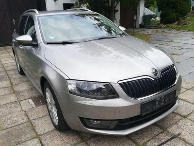 Grau Gebraucht 2013 Skoda Octavia LAURIN & KLEMENT Kombi | 12.900 € (Fairer Preis)