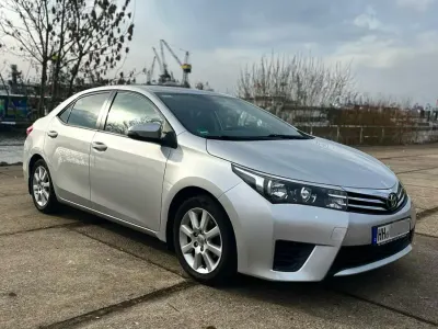 Używany Toyota Corolla 132 KM (97 kW) 2013 Szary Sedan/Limuzyna