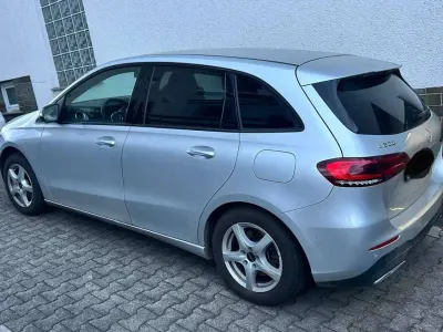 Gebraucht Mercedes B200 163 PS (119 kW) 2020 Silber Van / Kleinbus