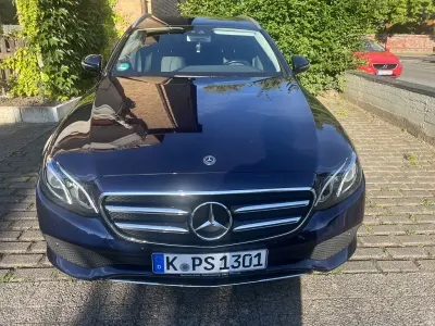 Gebraucht Mercedes E220 194 PS (142 kW) 2019 Blau Limousine