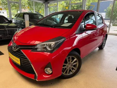 Gebraucht Toyota Yaris 99 PS (72 kW) 2014 Rot Kleinwagen