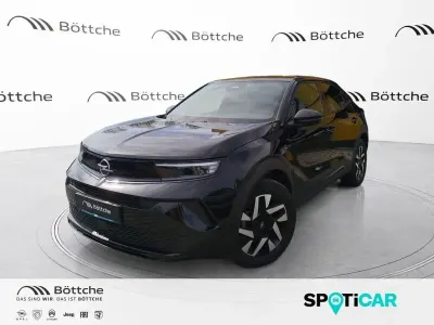 Gebraucht Opel Mokka Elegance 131 PS (96 kW) 2025 Lackierung schwarz perla nera/typ aussenverkleidung metalliclackierung SUV