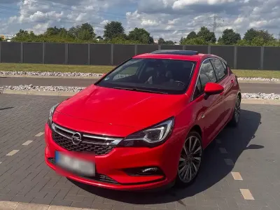 Gebraucht Opel Astra 136 PS (100 kW) 2015 Rot Limousine