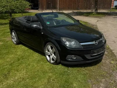 Używany Opel Astra Cabriolet 150 KM (110 kW) 2008 Czarny Kabriolet