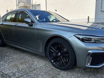 Gebraucht BMW 750 Performance 530 PS (389 kW) 2019 Grau Limousine