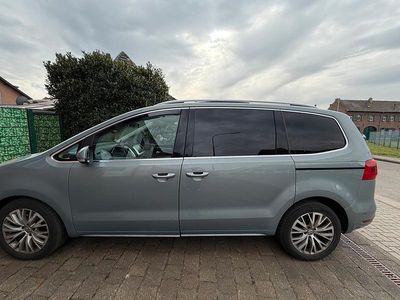 Second-hand VW Sharan 200 CP (147 kW) 2011 Gri Monovolum