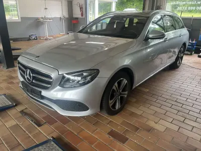 Gebraucht Mercedes E220 194 PS (142 kW) 2019 Silber Kombi