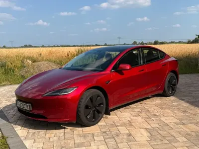 Gebraucht Tesla Model 3 RWD 208 kW (283 PS) 2023 Rot Limousine