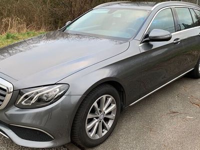 gebraucht Mercedes E220 T EXCLUSIVE Autom. AHK