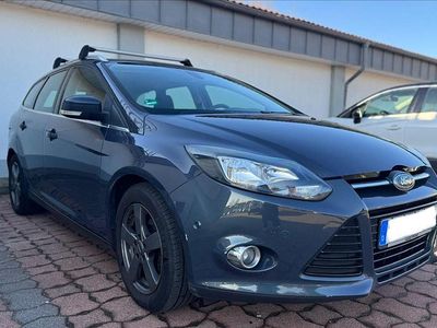 Blau Gebraucht 2014 Ford Focus Titanium Kombi | 5.700 € (Fairer Preis)