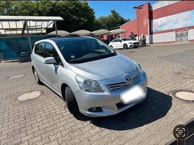 Gebraucht Toyota Verso 126 PS (92 kW) 2010 Grau Van / Kleinbus