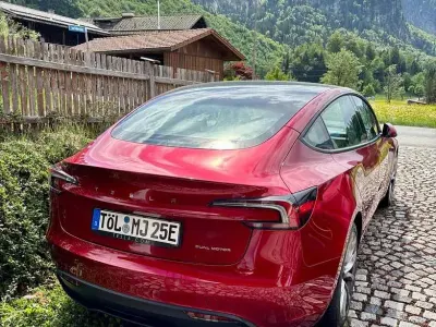 Occasion Tesla Model 3 RWD 208 kW (283 PK) 2023 Rood Sedan