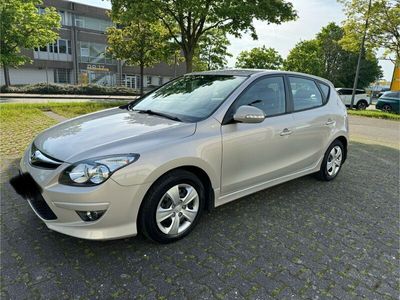 gebraucht Hyundai i30 1.6 Automatik/Top Zustand/TÜV NEU/Klima/EU5