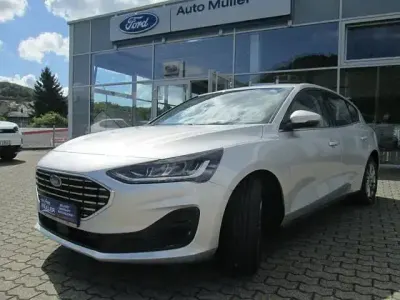 Używany Ford Focus Titanium 125 KM (91 kW) 2023 Srebrny Sedan/Limuzyna