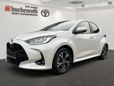 Neu Toyota Yaris Hybrid Comfort 116 PS (85 kW) 2025 Platinum white pearl mc. Kleinwagen