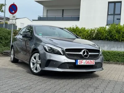 Gebraucht Mercedes A180 122 PS (89 kW) 2017 Grau Limousine