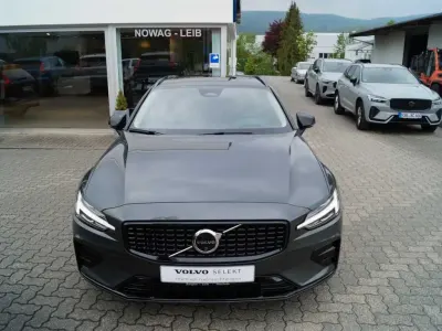 Gebraucht Volvo V60 145 PS (106 kW) 2025 Kombi