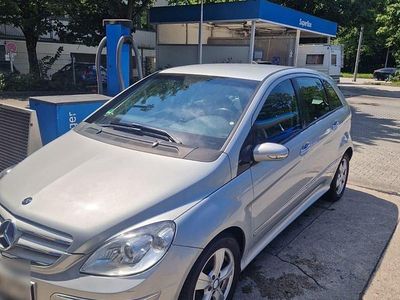 Mercedes B200