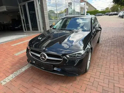 Gebraucht Mercedes C200 Avantgarde 163 PS (119 kW) 2023 Obsidianschwarz  metalliclack Kombi