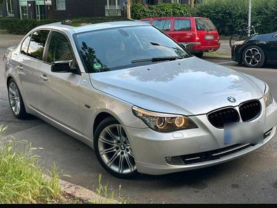Gebraucht BMW 525 197 PS (144 kW) 2009 Silber Limousine