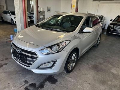 Gebraucht Hyundai i30 Passion 110 PS (80 kW) 2016 Silber Kombi