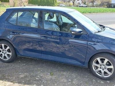Gebraucht Skoda Fabia Active 60 PS (44 kW) 2016 Blau Kleinwagen