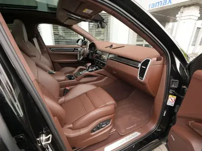 Gebraucht Porsche Cayenne Platinum Edition 462 PS (339 kW) 2023 Schwarz SUV