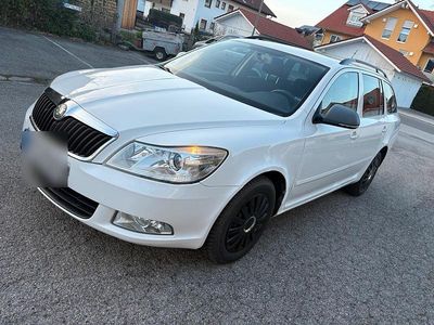 Gebraucht Skoda Octavia 104 PS (76 kW) 2011 Weiß Kombi