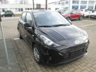 Gebraucht Hyundai i10 Select 63 PS (46 kW) 2024 Schwarz Kleinwagen