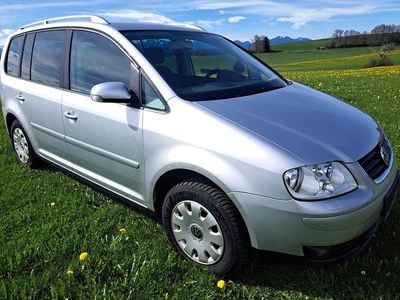 Second-hand VW Touran 115 CP (84 kW) 2005 Argintiu Monovolum