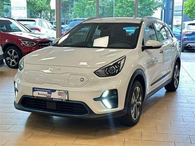 Weiß (ud) schneeweiß Gebraucht 2022 Kia e-Niro Vision SUV | 16.900 € (Guter Preis)