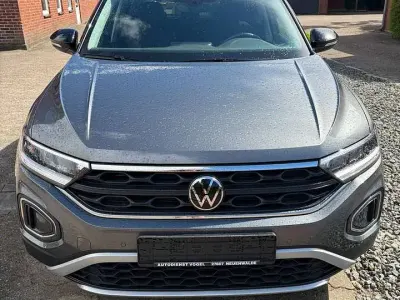Gebraucht VW T-Roc Life 150 PS (110 kW) 2023 Indiumgrau metallic SUV