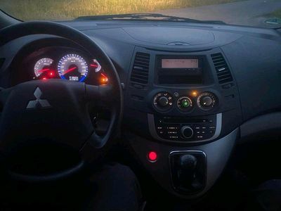 Grau Gebraucht 2010 Mitsubishi Grandis Van / Kleinbus | 1.200 €