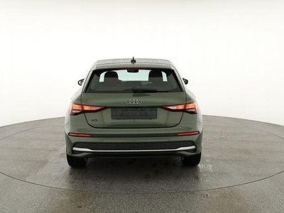 Neu Audi A3 Ambiente 2025 Distrikt grün metallic