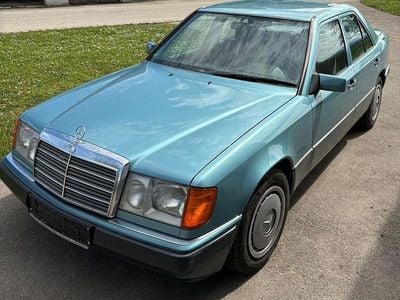 Second-hand Mercedes E230 132 CP (97 kW) 1992 Albastru Berlinǎ