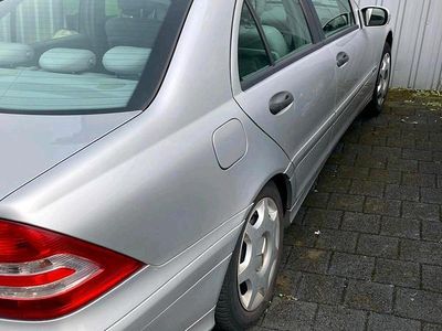 Brugt Mercedes 220 150 HK (110 kW) 2005 Grå Sedan