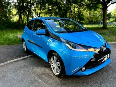 Gebraucht Toyota Aygo X-play 69 PS (50 kW) 2018 Blau Kleinwagen