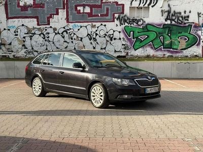 Gebraucht Skoda Superb Exclusive 170 PS (125 kW) 2015 Schwarz Kombi