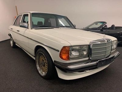 Weiß Gebraucht 1984 Mercedes 200 Limousine | 19.499 €