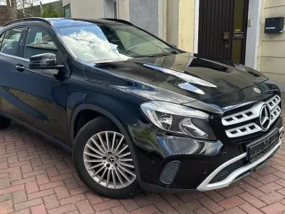 Gebraucht Mercedes GLA180 122 PS (89 kW) 2019 Schwarz SUV