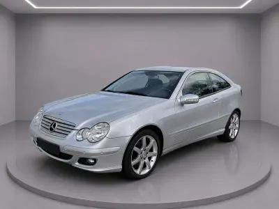 Gebraucht Mercedes C180 143 PS (105 kW) 2007 Silber Coupé
