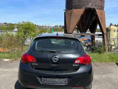 Gebraucht Opel Astra Selection 87 PS (63 kW) 2012 Schwarz Limousine