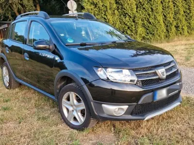 Gebraucht Dacia Sandero Celebration 90 PS (66 kW) 2014 Schwarz Limousine