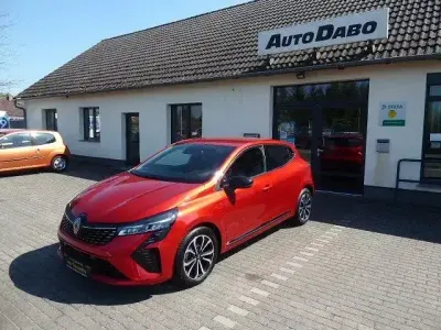 Gebraucht Renault Clio V Techno 91 PS (66 kW) 2024 Rot Limousine