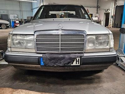 Silber Gebraucht 1991 Mercedes 300 Limousine | 13.000 €