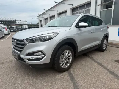 Gebraucht Hyundai Tucson Intro Edition 132 PS (97 kW) 2015 Silber SUV